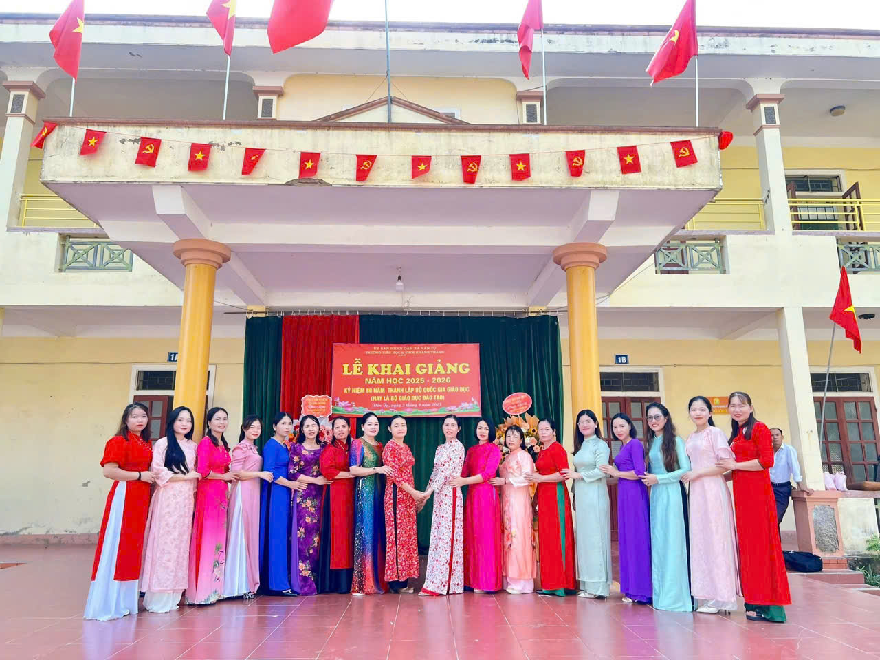 Các cô đều đẹp